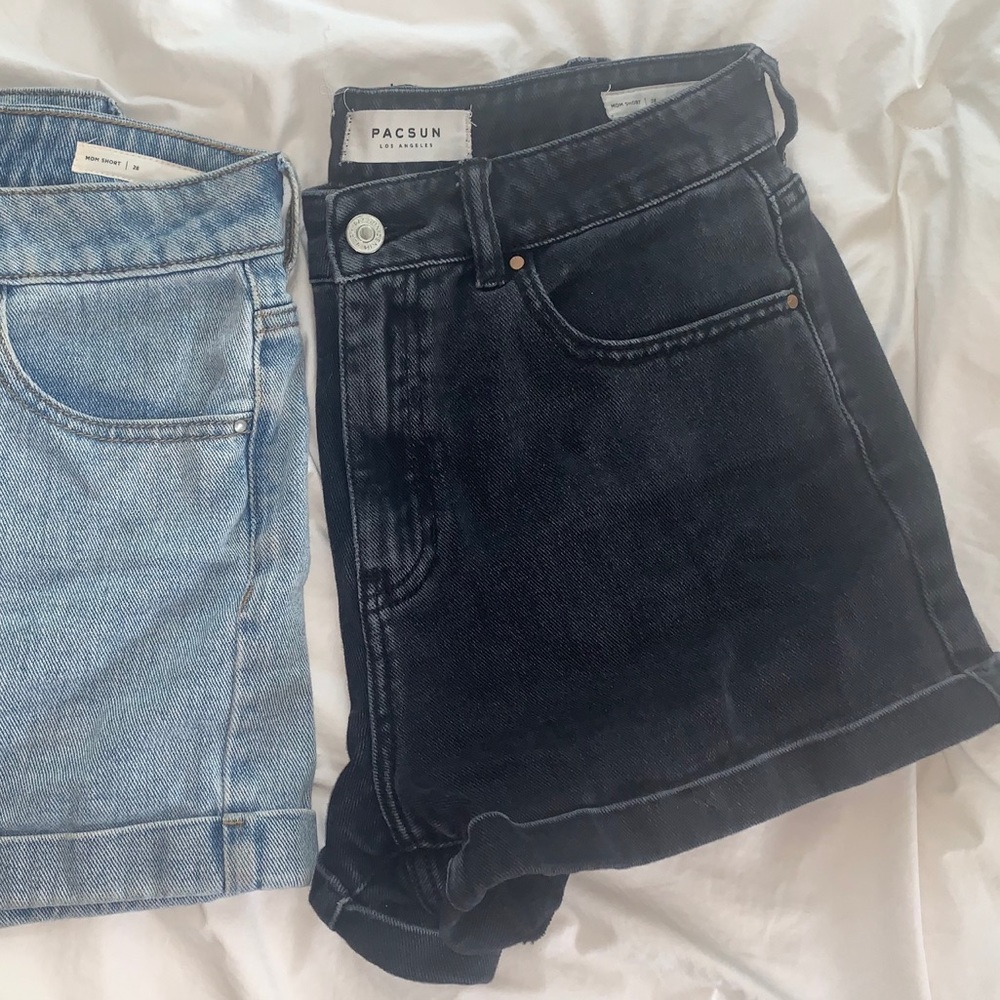BLACK MOM SHORTS